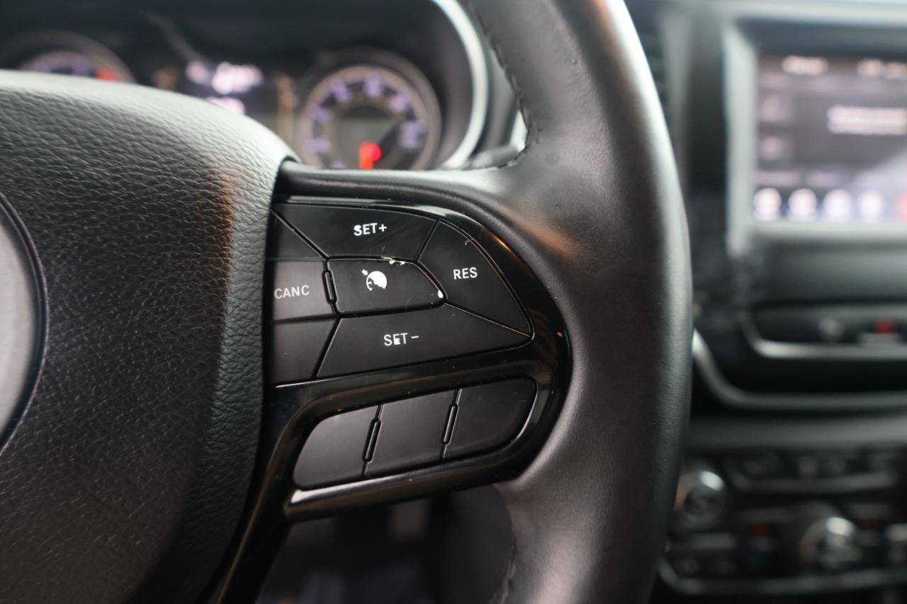 Used 2019 Jeep Cherokee Latitude Plus AWD/4WD image 27