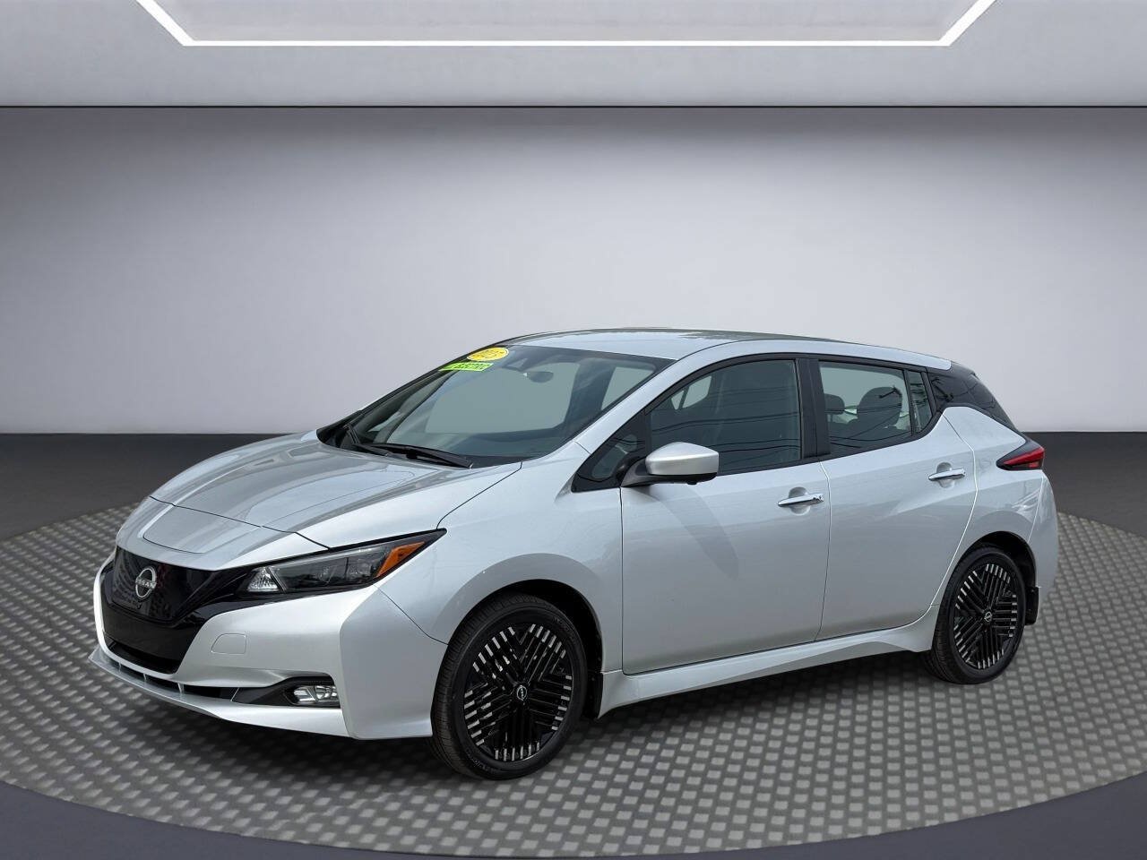 Used 2025 Nissan Leaf SV Plus FWD image 2