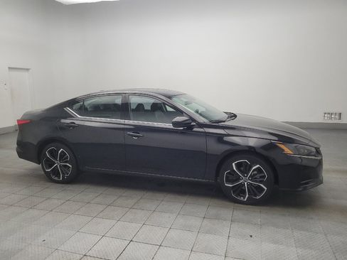 Used 2025 Nissan Altima 2.5 SR FWD image 11