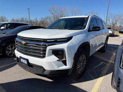 Used 2025 Chevrolet Traverse LT