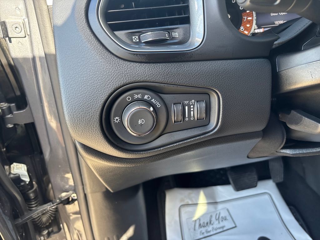 Used 2023 Jeep Renegade Limited AWD/4WD image 15