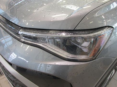 Used 2024 Volkswagen Taos S image 11