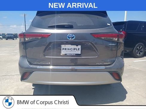 Used 2020 Toyota Highlander Platinum AWD/4WD image 8