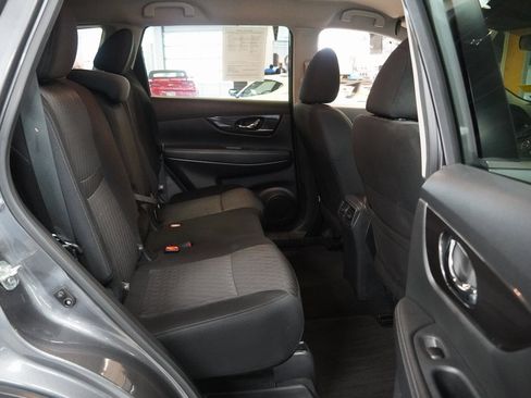 Used 2020 Nissan Rogue SV image 28