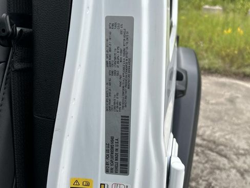 Used 2025 Jeep Wrangler Unlimited Rubicon w/ Safety Group AWD/4WD image 10