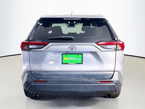 Used 2022 Toyota RAV4 LE FWD image 8