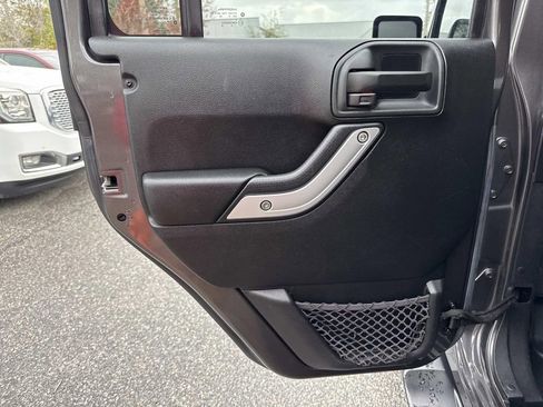 Used 2017 Jeep Wrangler Unlimited Sahara w/ Max Tow Package image 15