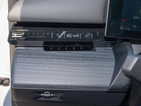 Used 2025 BMW 530i w/ M Sport Package RWD image 31