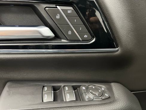 Used 2025 GMC Yukon Denali AWD/4WD image 12