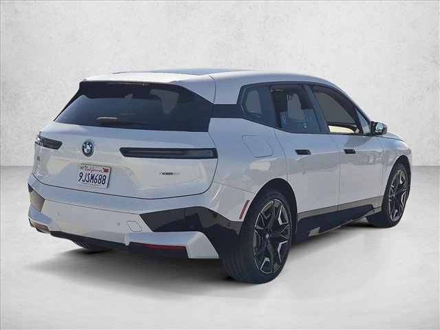 Used 2024 BMW iX xDrive50 w/ Premium Package AWD/4WD image 5