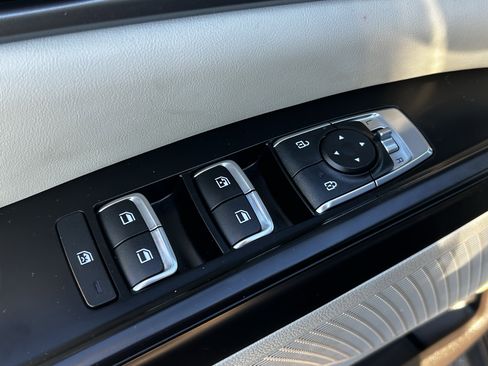 Used 2024 Kia Carnival LX image 21