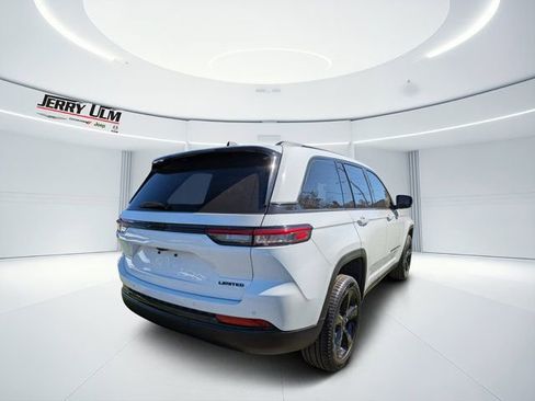 New 2025 Jeep Grand Cherokee Limited w/ Black Appearance Package image 3