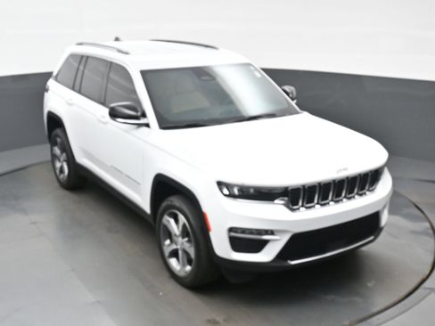 Used 2023 Jeep Grand Cherokee Limited AWD/4WD image 39