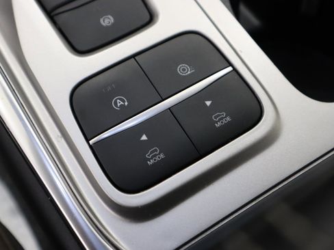 Used 2020 Ford Explorer XLT w/ Equipment Group 202A image 32