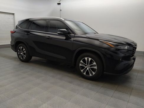 Used 2022 Toyota Highlander XLE FWD image 11