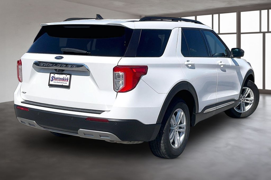 Used 2022 Ford Explorer XLT w/ Equipment Group 202A RWD image 6