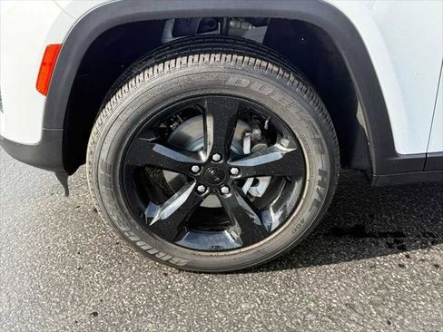 Certified 2023 Jeep Grand Cherokee Altitude image 10