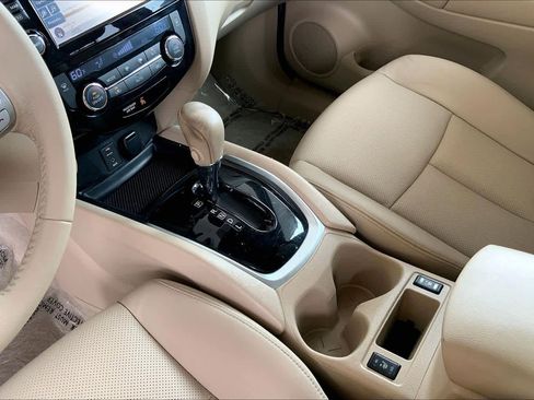 Used 2015 Nissan Rogue SL FWD image 17