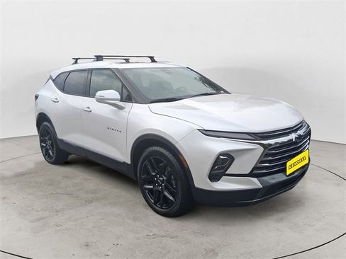 Used 2025 Chevrolet Blazer Premier w/ Driver Confidence II Package image 7