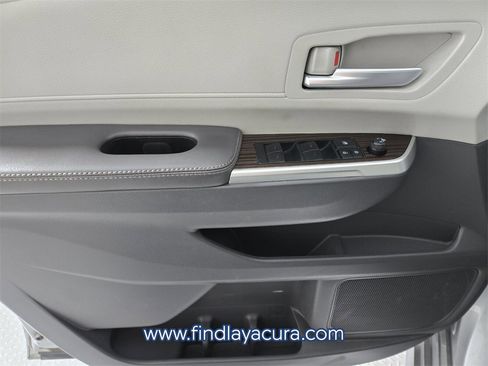 Used 2022 Toyota Sienna XLE image 18