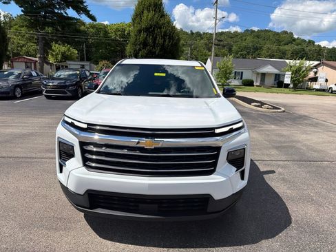 Used 2024 Chevrolet Traverse LT FWD image 8
