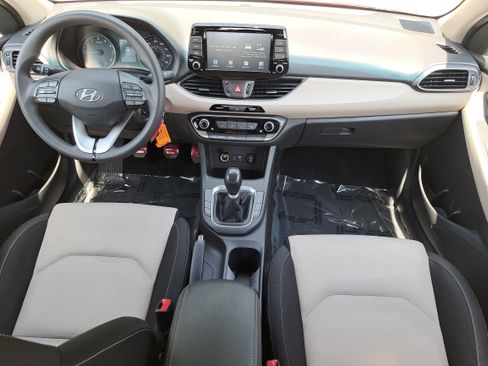 Used 2018 Hyundai Elantra GT FWD image 9