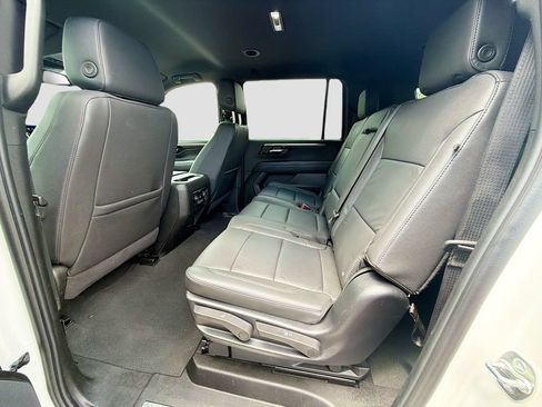 Used 2025 Chevrolet Suburban Z71 AWD/4WD image 22
