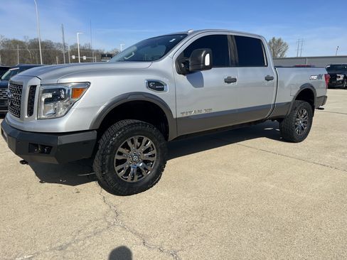 Used 2019 Nissan Titan PRO-4X AWD/4WD image 13