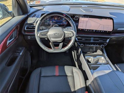 Used 2024 Chevrolet Traverse RS image 34