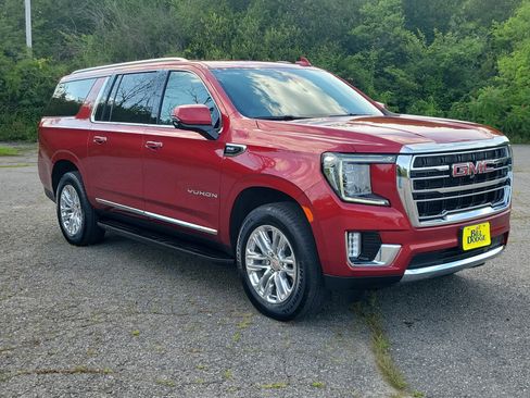 Used 2024 GMC Yukon XL SLT w/ SLT Luxury Package AWD/4WD image 3