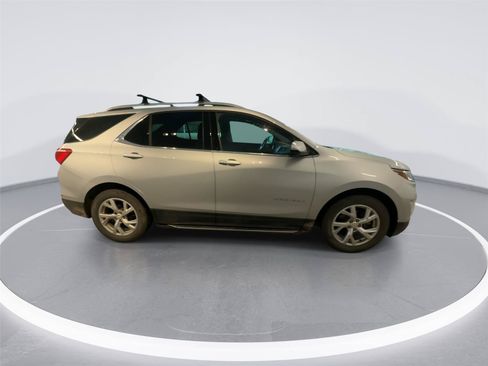 Used 2018 Chevrolet Equinox LT w/ LPO, Hit The Road Package AWD/4WD image 8