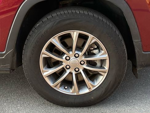 Used 2021 Jeep Cherokee Latitude Plus image 32