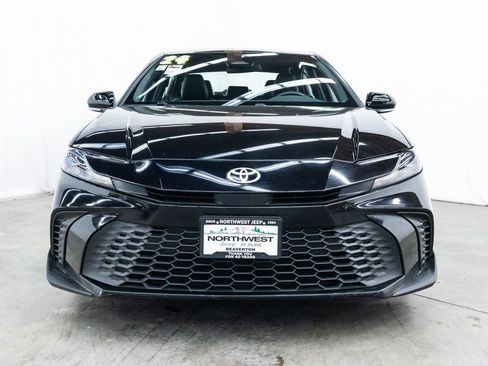 Used 2025 Toyota Camry SE FWD image 2