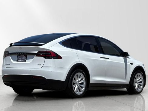 Used 2018 Tesla Model X 75D AWD/4WD image 3