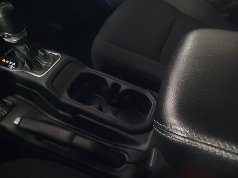 Used 2018 Jeep Wrangler Unlimited Sahara AWD/4WD image 26