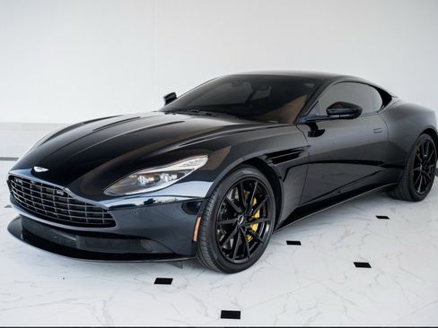 Used 2018 Aston Martin DB11 V12 image 3