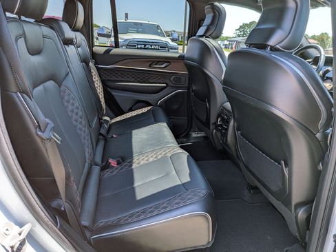 Certified 2025 Jeep Grand Cherokee Summit AWD/4WD image 20