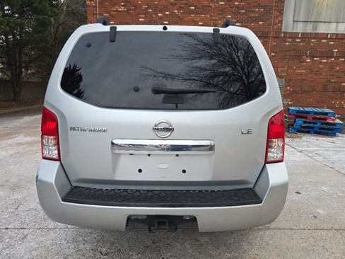 Used 2011 Nissan Pathfinder LE w/ Navigation Pkg image 3