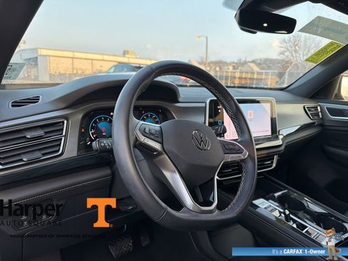 Used 2025 Volkswagen Atlas Cross Sport SE w/ Panoramic Sunroof Package image 14