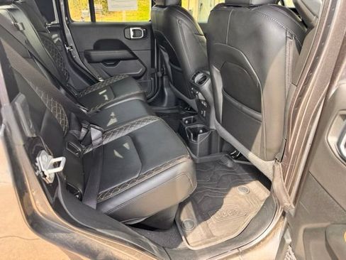 Used 2021 Jeep Gladiator Overland AWD/4WD image 12