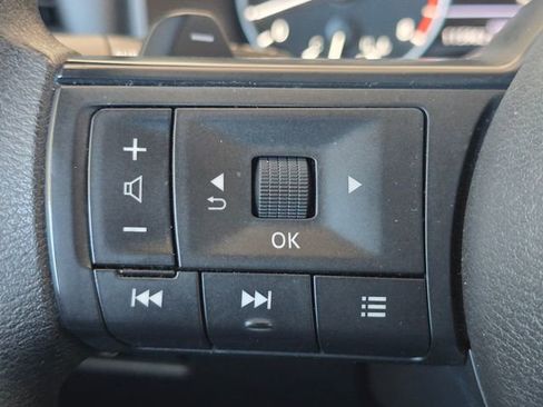 Used 2023 Nissan Rogue S FWD image 9