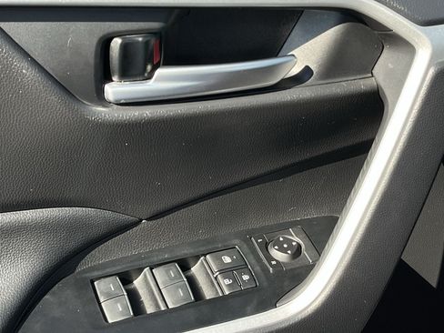 Used 2025 Toyota RAV4 XLE FWD image 21