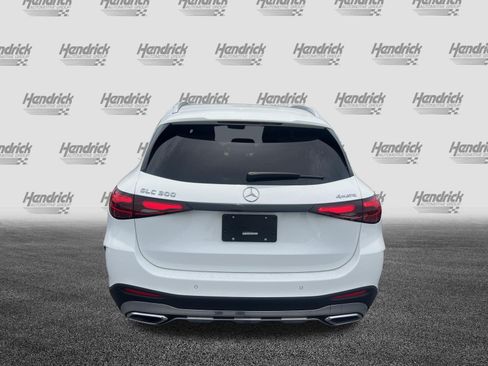 Used 2025 Mercedes-Benz GLC 300 4MATIC image 9