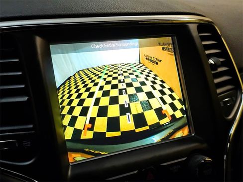 Used 2018 Jeep Grand Cherokee Altitude image 25