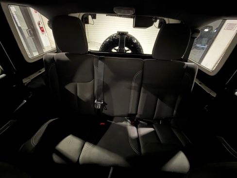 Used 2016 Jeep Wrangler Unlimited Rubicon w/ Connectivity Group AWD/4WD image 16