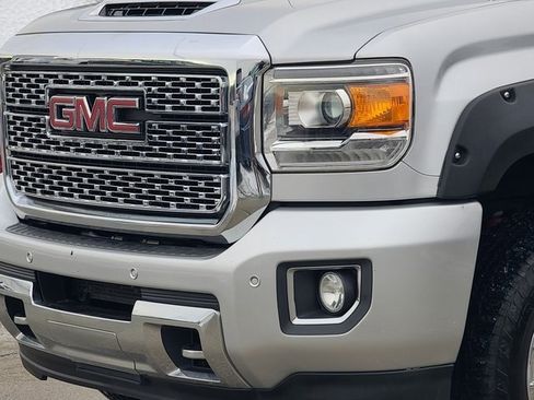 Used 2019 GMC Sierra 2500 Denali w/ Duramax Plus Package image 3