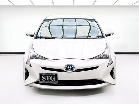 Used 2016 Toyota Prius Two image 2