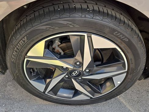 Used 2022 Hyundai Elantra Limited FWD image 5