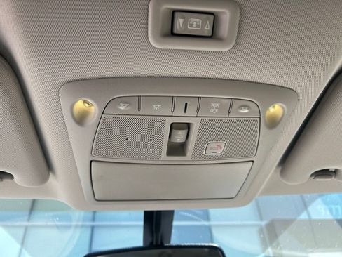 Used 2019 Nissan Pathfinder Platinum FWD image 2