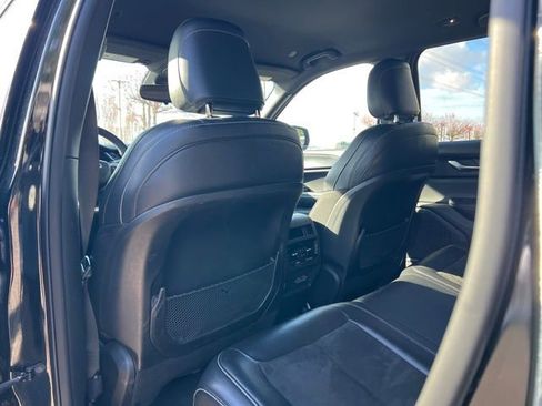 Used 2024 Jeep Grand Cherokee Altitude AWD/4WD image 11